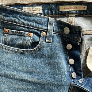 Levi’s wedgie straight leg raw edge jeans high rise